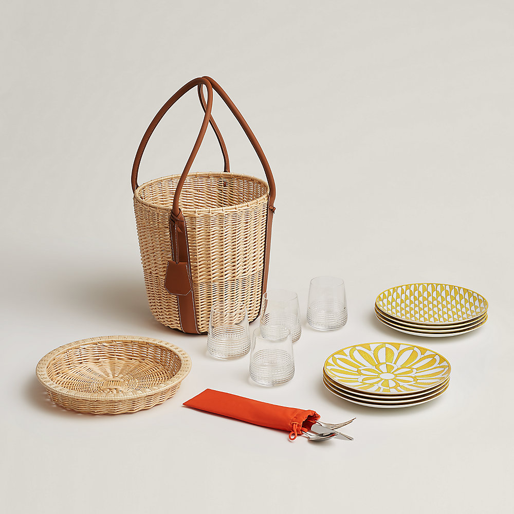 Wicker shop picnic basket